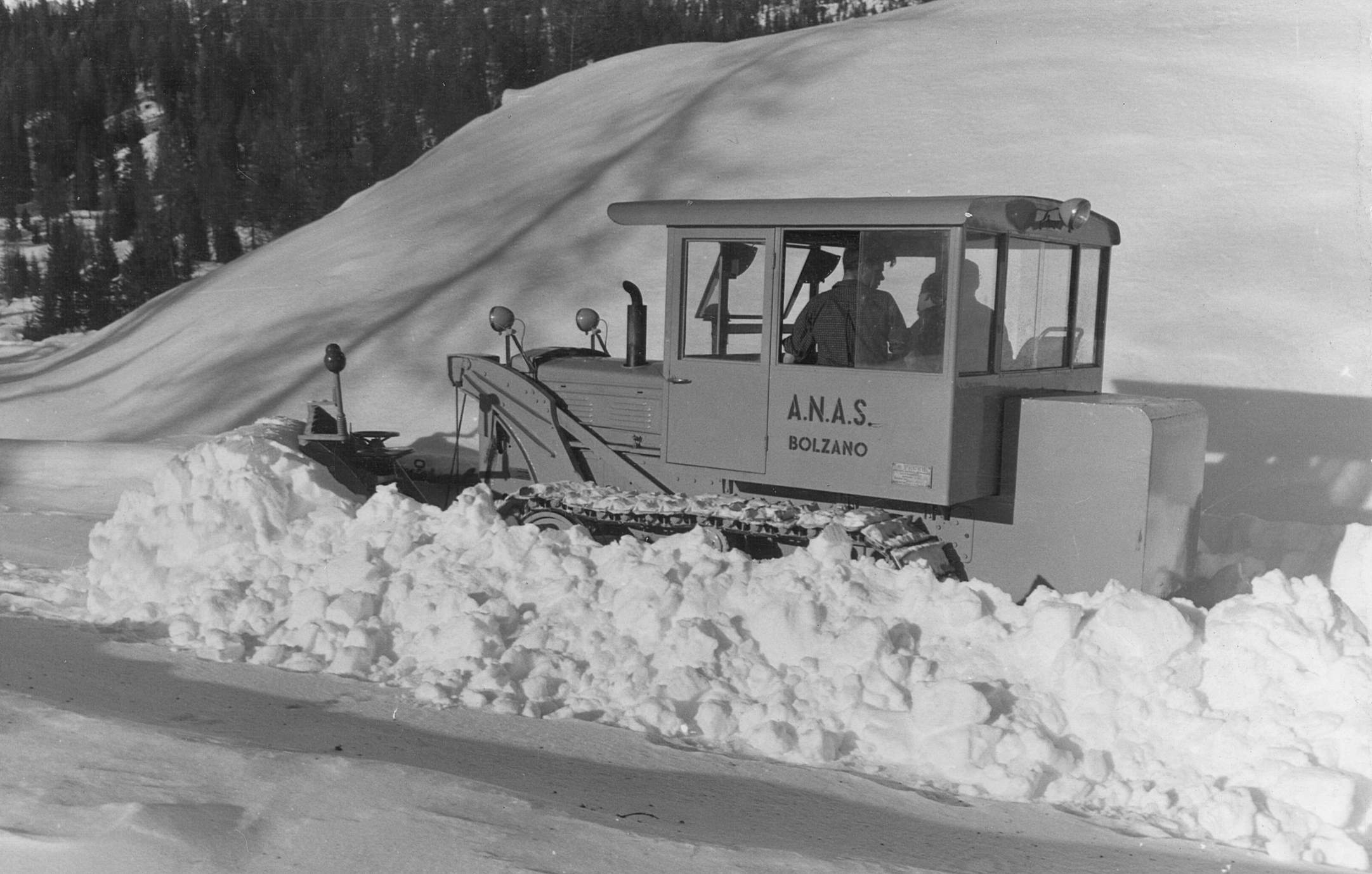comp Bolzano ss 48 aprtura del passo del Falzarego inverno 1953 54